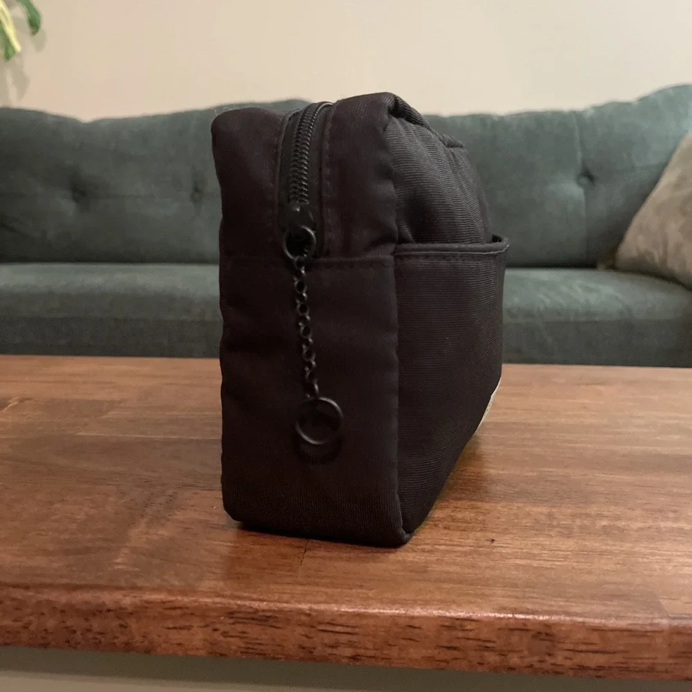 Gucci Beauty Unisex Medium Pouch Bag‎ Black Zipper Closure Toiletry Men Travel